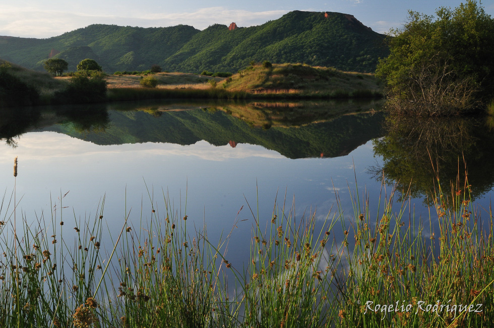 Cerca de Las Médulas el reflejo del Lago Sumido